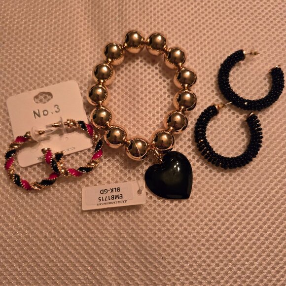 3 piece set-large gold bead bracelet, 2 pairs of fun earrings, new from Market - Picture 5 of 5